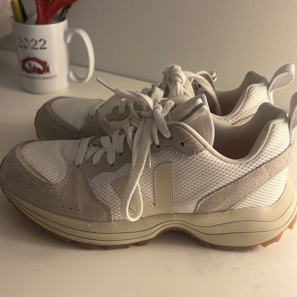 Veja venturi trainer, women’s size 9.5